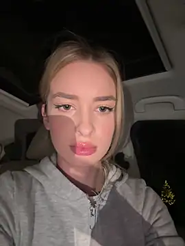 Snapshot of EvieEvans chatting on 12-04-24, 07:56 EvieEvans online show from 12-04-24, 07:56