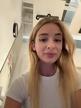 Snapshot of EvieEvans chatting on 12-13-24, 04:05 EvieEvans online show from 12-13-24, 04:05