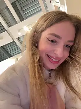 Snapshot of EvieEvans chatting on 02-18-25, 04:05 EvieEvans online show from 02-18-25, 04:05