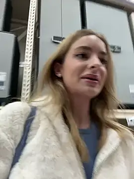 Snapshot of EvieEvans chatting on 02-20-25, 06:24 EvieEvans online show from 02-20-25, 06:24