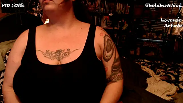 Snapshot of LeluLuvsYou chatting on 01-08-25, 01:09 LeluLuvsYou online show from 01-08-25, 01:09