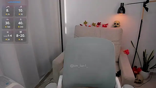 Snapshot of kim_lian21 chatting on 10-31-25, 12:06 kim lian21 online show from 10-31-25, 12:06