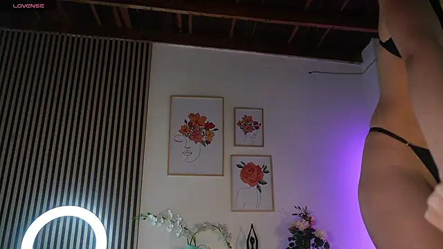 LillyDolls23 online show from 04-11-26, 01:37