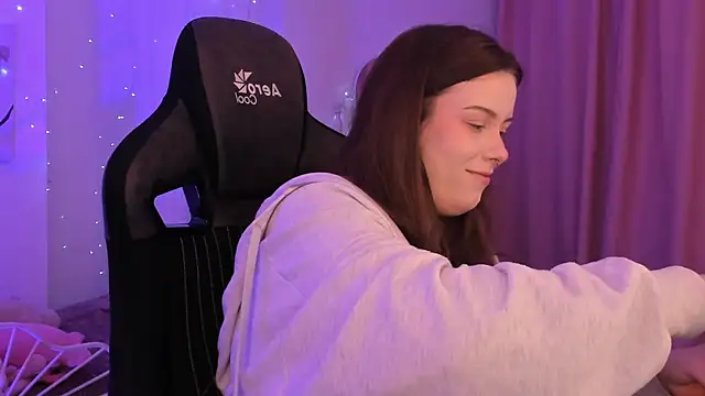 CoralineKeyns online show from 02-04-25, 05:10