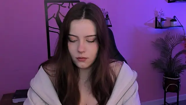 CoralineKeyns online show from 03-06-25, 05:14