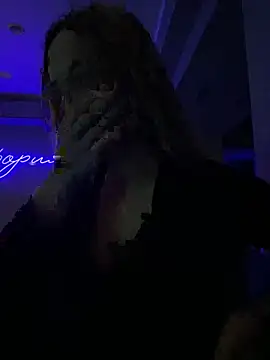 Snapshot of Lunalikaiya chatting on 11-16-25, 04:23 Lunalikaiya online show from 11-16-25, 04:23