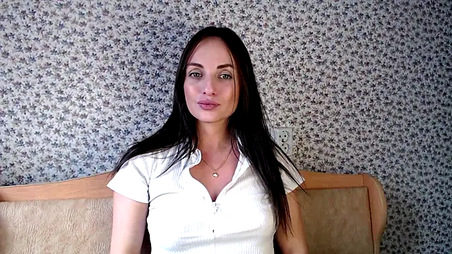 Snapshot of Tinadream20 chatting on 03-05-25, 08:32 Tinadream20 online show from 03-05-25, 08:32