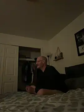 Snapshot of ucbryson chatting on 06-19-26, 04:28 ucbryson online show from 06-19-26, 04:28