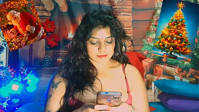 Snapshot of RoyalIndianCreamPuff chatting on 12-20-24, 06:56 RoyalIndianCreamPuff online show from 12-20-24, 06:56