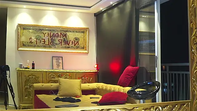 dantecoppolaa  online show from 03-12-26, 12:06