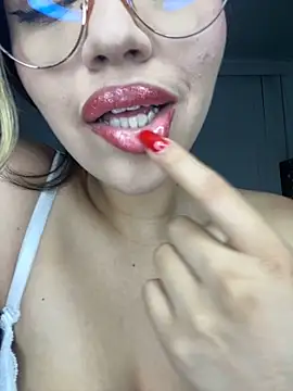 Snapshot of IamCloe chatting on 02-06-25, 11:58 IamCloe online show from 02-06-25, 11:58