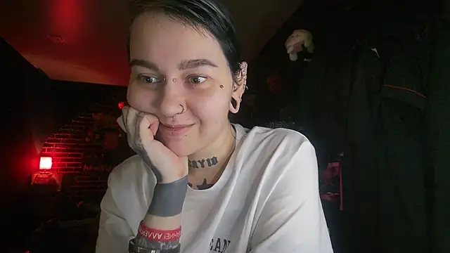 Snapshot of MoorderxDoll chatting on 12-10-24, 09:11 MoorderxDoll online show from 12-10-24, 09:11