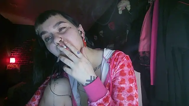 Snapshot of MoorderxDoll chatting on 12-27-24, 08:50 MoorderxDoll online show from 12-27-24, 08:50