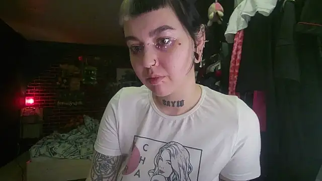 Snapshot of MoorderxDoll chatting on 01-05-25, 08:31 MoorderxDoll online show from 01-05-25, 08:31