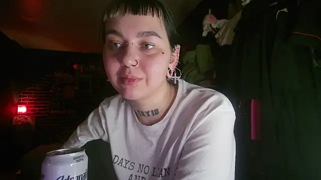 Snapshot of MoorderxDoll chatting on 01-07-25, 12:34 MoorderxDoll online show from 01-07-25, 12:34