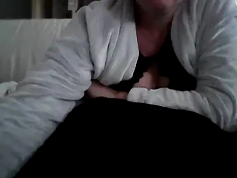 Snapshot of DragoneSFR chatting on 02-25-25, 04:00 DragoneSFR online show from 02-25-25, 04:00