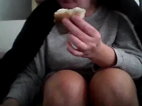 Snapshot of DragoneSFR chatting on 02-26-25, 04:24 DragoneSFR online show from 02-26-25, 04:24