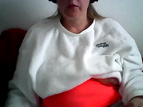 Snapshot of DragoneSFR chatting on 03-10-25, 08:04 DragoneSFR online show from 03-10-25, 08:04