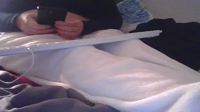 Snapshot of DragoneSFR chatting on 09-21-25, 07:26 DragoneSFR online show from 09-21-25, 07:26