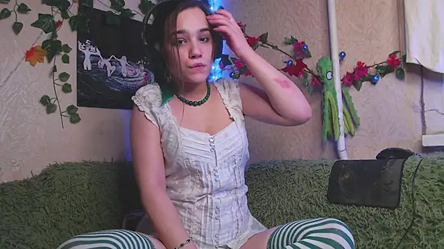 Tiny Witch online show from 10-30-25, 10:43