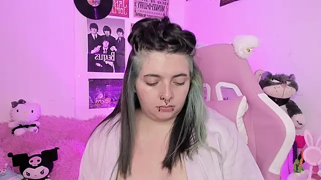 Sachi Meow online show from 12-16-25, 05:40