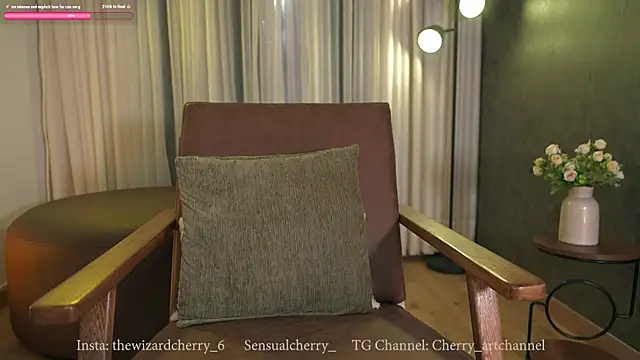 Snapshot of Miss_beee chatting on 07-13-26, 08:22 Miss beee online show from 07-13-26, 08:22