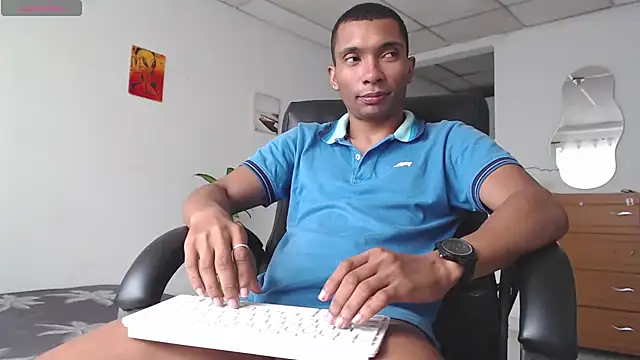 Snapshot of Aaronblack1_ chatting on 11-30-25, 02:43 Aaronblack1 online show from 11-30-25, 02:43