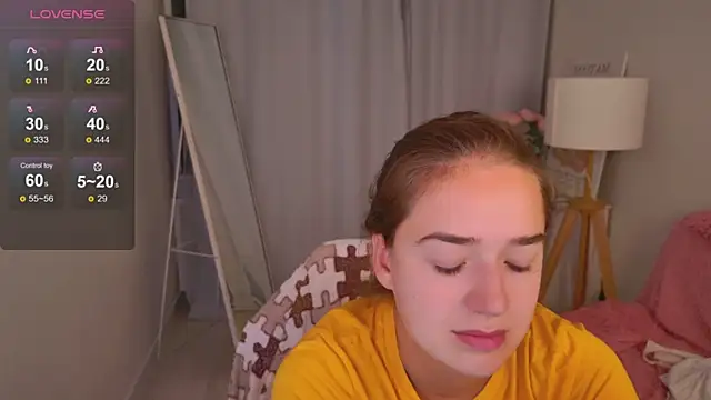 LovelyJessie online show from 05-05-26, 01:52