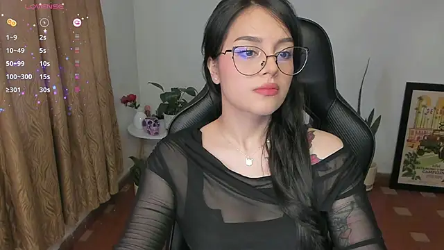 Snapshot of anaveleeez chatting on 10-09-25, 09:35 anaveleeez online show from 10-09-25, 09:35