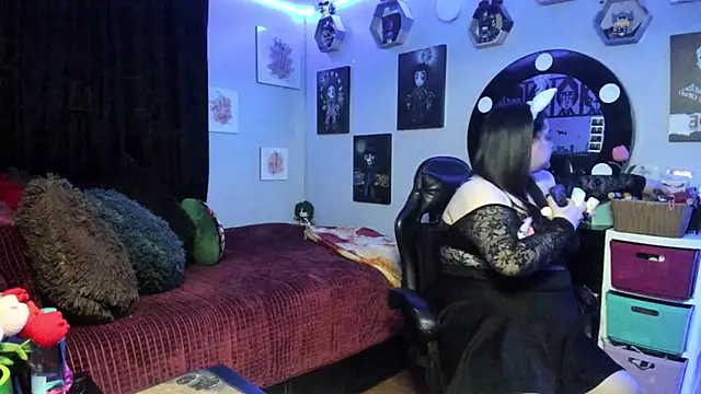 Luise Meyrink online show from 04-07-26, 04:57