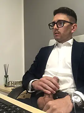 Snapshot of masterboss_ chatting on 05-15-26, 11:39 masterboss online show from 05-15-26, 11:39