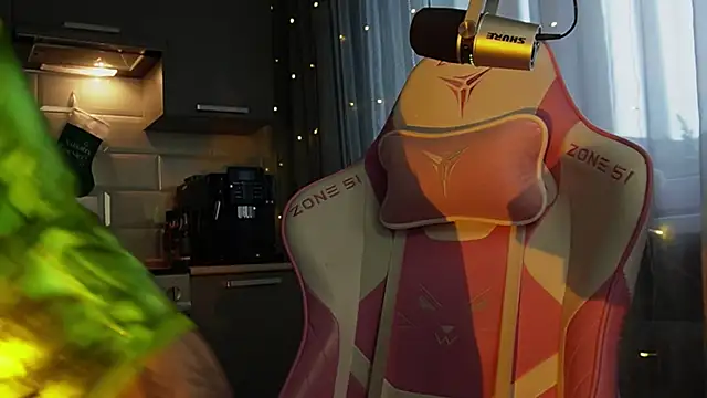 Snapshot of BOOLOCHKAA chatting on 12-23-24, 08:33 BOOLOCHKAA online show from 12-23-24, 08:33