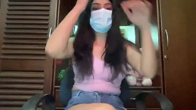 Snapshot of Princess_Lily chatting on 12-14-25, 04:45 Princess Lily online show from 12-14-25, 04:45