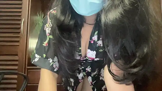 Snapshot of Princess_Lily chatting on 12-19-25, 01:51 Princess Lily online show from 12-19-25, 01:51