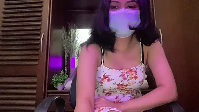 Snapshot of Princess_Lily chatting on 03-06-26, 05:09 Princess Lily online show from 03-06-26, 05:09