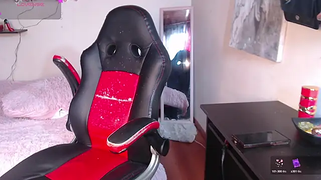 MissDennise online show from 10-24-25, 05:20