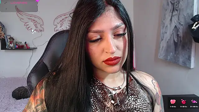 MissDennise online show from 10-27-25, 04:55