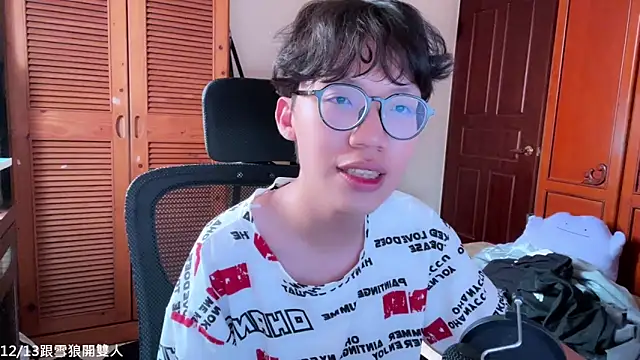 Snapshot of hihi0169 chatting on 12-03-25, 03:47 hihi0169 online show from 12-03-25, 03:47