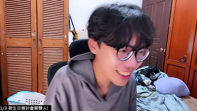 Snapshot of hihi0169 chatting on 12-17-25, 12:55 hihi0169 online show from 12-17-25, 12:55