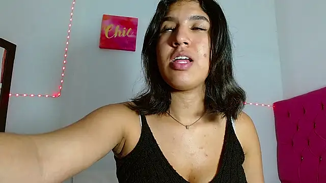 Snapshot of colombianmilf_ chatting on 01-13-25, 10:03 colombianmilf online show from 01-13-25, 10:03