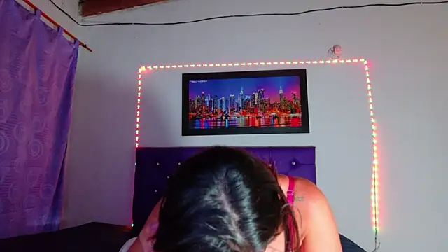 Snapshot of colombianmilf_ chatting on 11-14-25, 03:38 colombianmilf online show from 11-14-25, 03:38