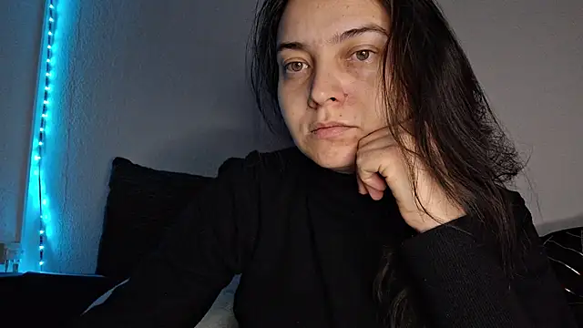 Snapshot of Cyndee_Winter chatting on 12-10-24, 07:22 Cyndee Winter online show from 12-10-24, 07:22