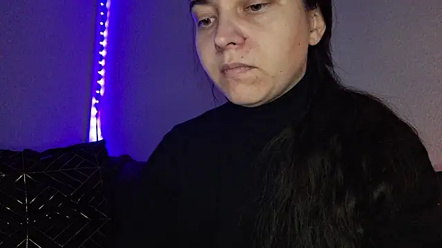 Snapshot of Cyndee_Winter chatting on 12-17-24, 03:06 Cyndee Winter online show from 12-17-24, 03:06