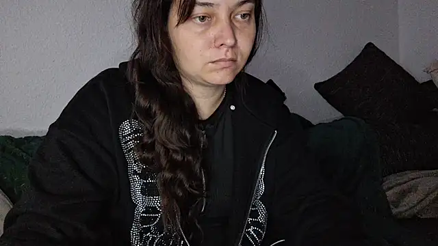 Snapshot of Cyndee_Winter chatting on 09-17-25, 04:19 Cyndee Winter online show from 09-17-25, 04:19