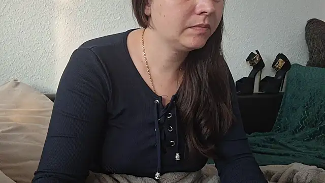 Snapshot of Cyndee_Winter chatting on 09-20-25, 04:08 Cyndee Winter online show from 09-20-25, 04:08