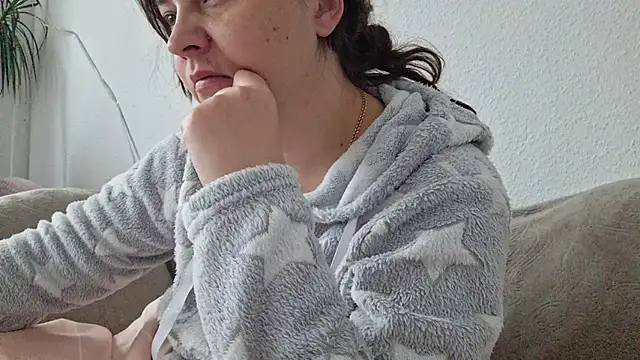 Snapshot of Cyndee_Winter chatting on 10-04-25, 11:52 Cyndee Winter online show from 10-04-25, 11:52