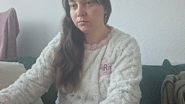 Snapshot of Cyndee_Winter chatting on 10-15-25, 07:52 Cyndee Winter online show from 10-15-25, 07:52