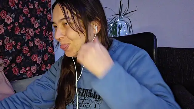 Snapshot of Cyndee_Winter chatting on 12-22-25, 10:07 Cyndee Winter online show from 12-22-25, 10:07