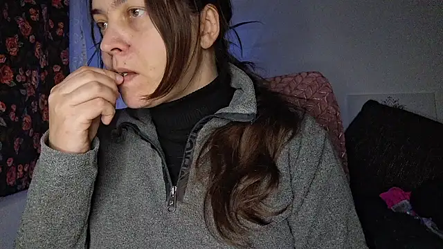 Snapshot of Cyndee_Winter chatting on 01-14-26, 04:12 Cyndee Winter online show from 01-14-26, 04:12