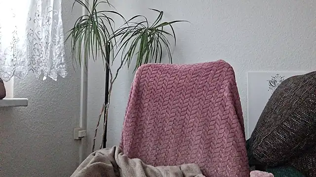 Snapshot of Cyndee_Winter chatting on 01-15-26, 12:43 Cyndee Winter online show from 01-15-26, 12:43